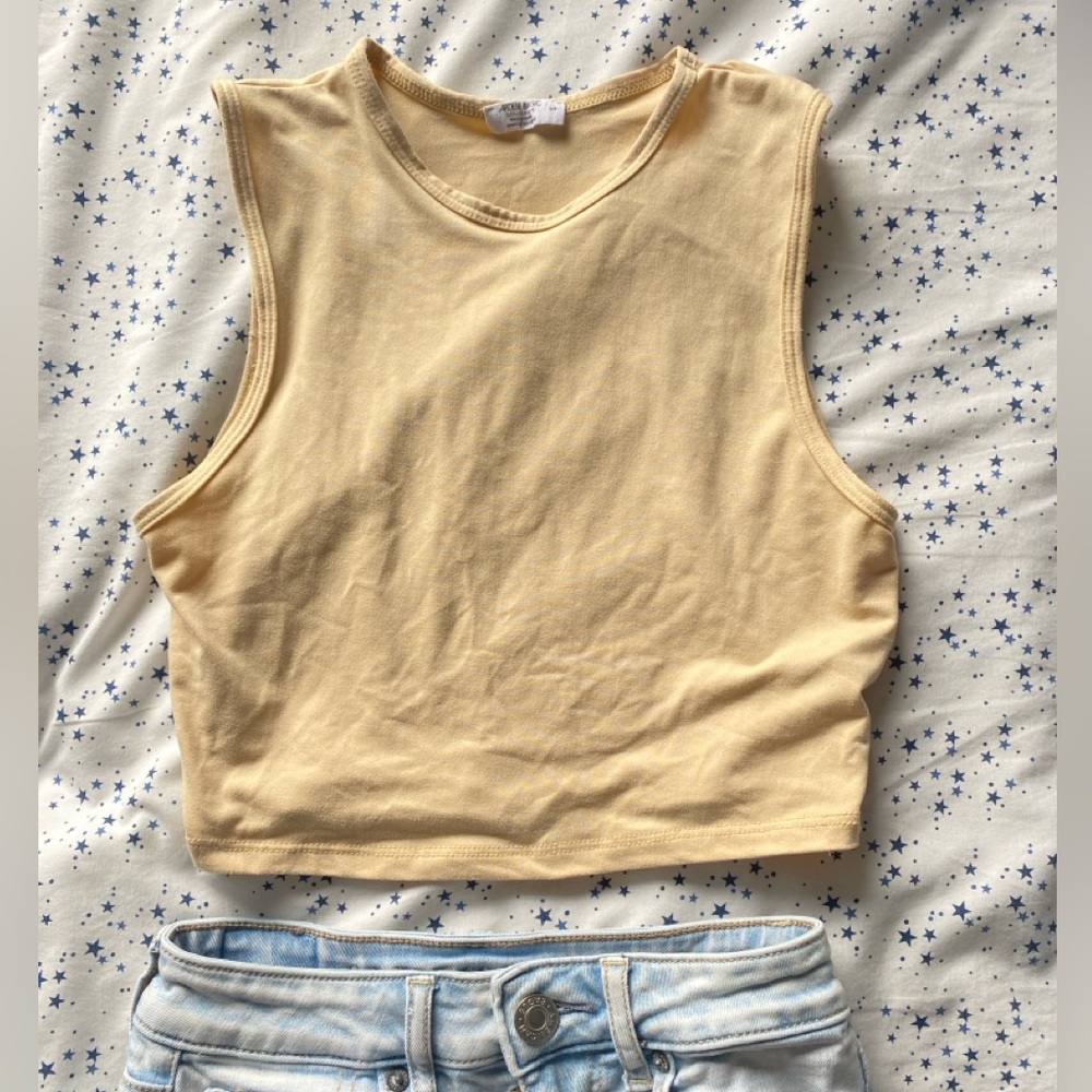 Women’s Ardene Basic’s cropped tank. In great condition!